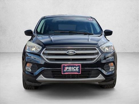 Used 2017 Ford Escape SE image 2
