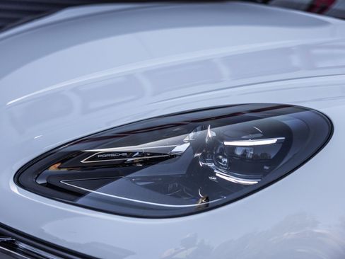 Certified 2025 Porsche Macan image 24