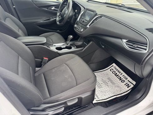 Used 2018 Chevrolet Malibu LT FWD image 11
