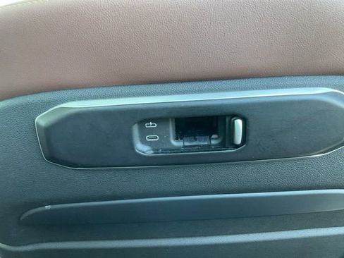 Used 2024 BMW X7 xDrive40i image 23