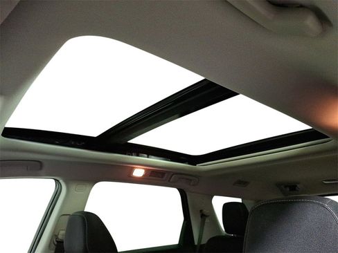 Used 2022 Nissan Pathfinder SV w/ SV Premium Package image 14