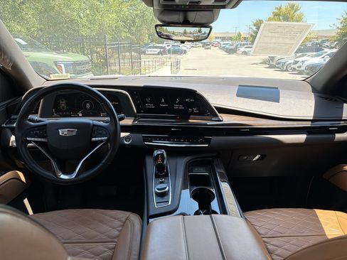 Used 2021 Cadillac Escalade ESV Premium Luxury AWD/4WD image 33