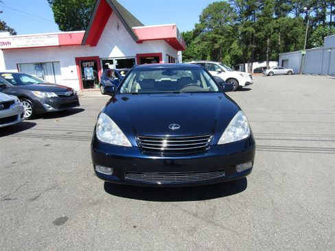 Used 2004 Lexus ES 330 FWD image 2