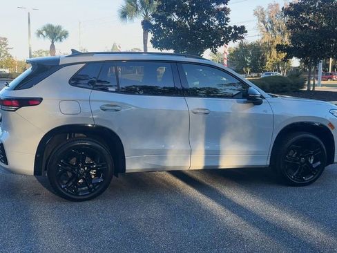 New 2026 Volkswagen Tiguan SE R-Line image 9