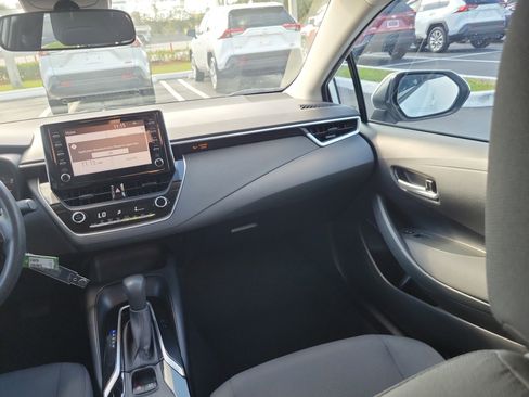 Used 2020 Toyota Corolla LE image 17