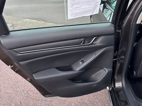 Used 2018 Honda Accord EX image 24
