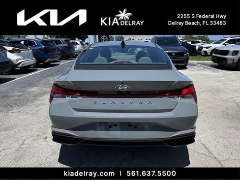 Used 2022 Hyundai Elantra SEL FWD image 4