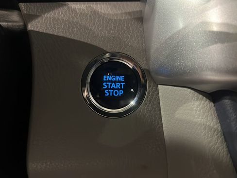 Used 2015 Toyota Highlander XLE image 24