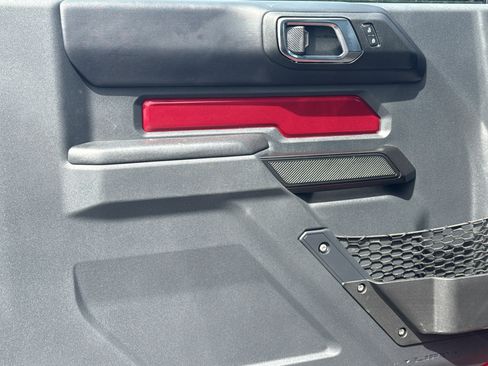 Used 2025 Ford Bronco Badlands image 24