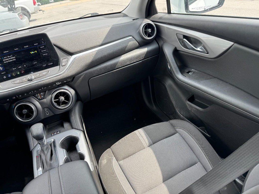 Used 2024 Chevrolet Blazer LT w/ Convenience Package FWD image 18
