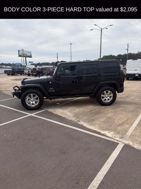 Used 2018 Jeep Wrangler Unlimited Sahara w/ Connectivity Group AWD/4WD image 3