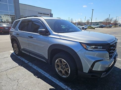 Used 2024 Honda Pilot TrailSport image 2