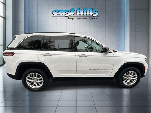 Certified 2024 Jeep Grand Cherokee Laredo X image 2