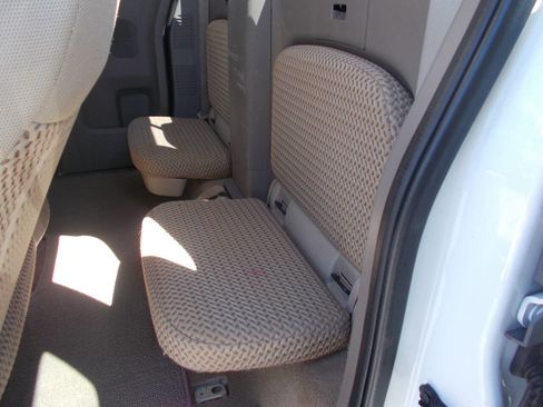 Used 2016 Nissan Frontier SV image 7