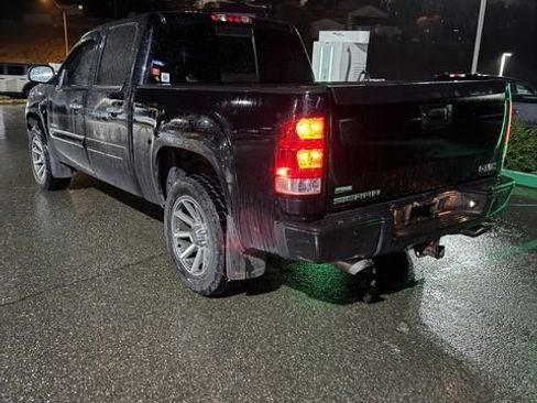 Used 2009 GMC Sierra 1500 Denali image 2