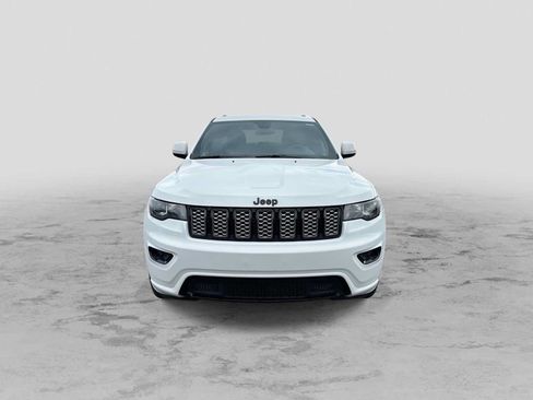 Used 2021 Jeep Grand Cherokee Laredo X AWD/4WD image 3