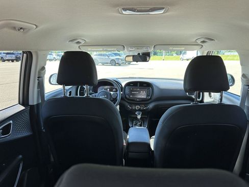 Used 2025 Kia Soul LX w/ LX Technology Package FWD image 7