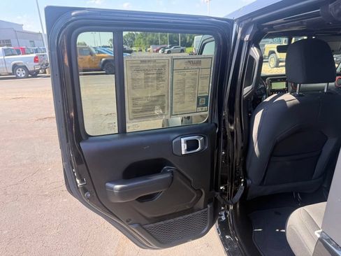 Used 2022 Jeep Wrangler Unlimited Sport AWD/4WD image 39