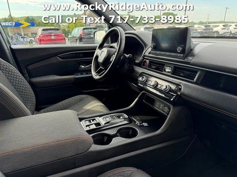 Used 2025 Honda Pilot Sport image 13