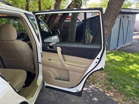Used 2012 Toyota Highlander 4WD w/ Tech Pkg image 14