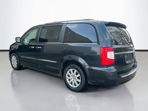 Used 2015 Chrysler Town & Country Touring w/ Driver Convenience Group image 8