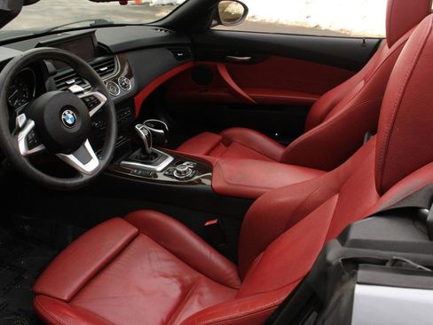 Used 2011 BMW Z4 sDrive35i image 18