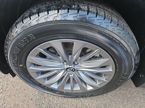 Used 2025 MAZDA CX-90 Plug-In Hybrid w/ Preferred AWD/4WD image 28