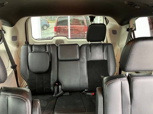 Used 2017 Dodge Grand Caravan SXT FWD image 8