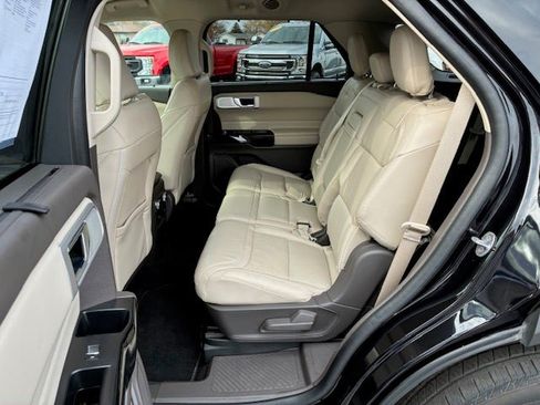 Used 2021 Ford Explorer Platinum w/ Equipment Group 601A AWD/4WD image 16