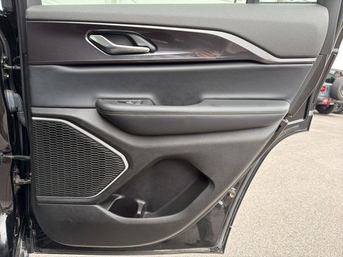 Used 2022 Jeep Grand Cherokee Altitude image 16