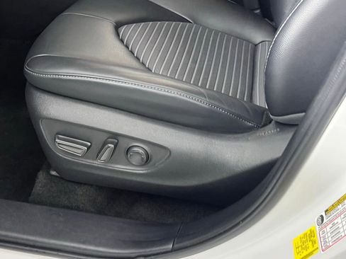 Used 2024 Toyota Highlander XSE image 21