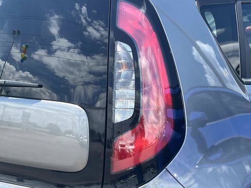 Used 2019 Kia Soul + FWD image 8