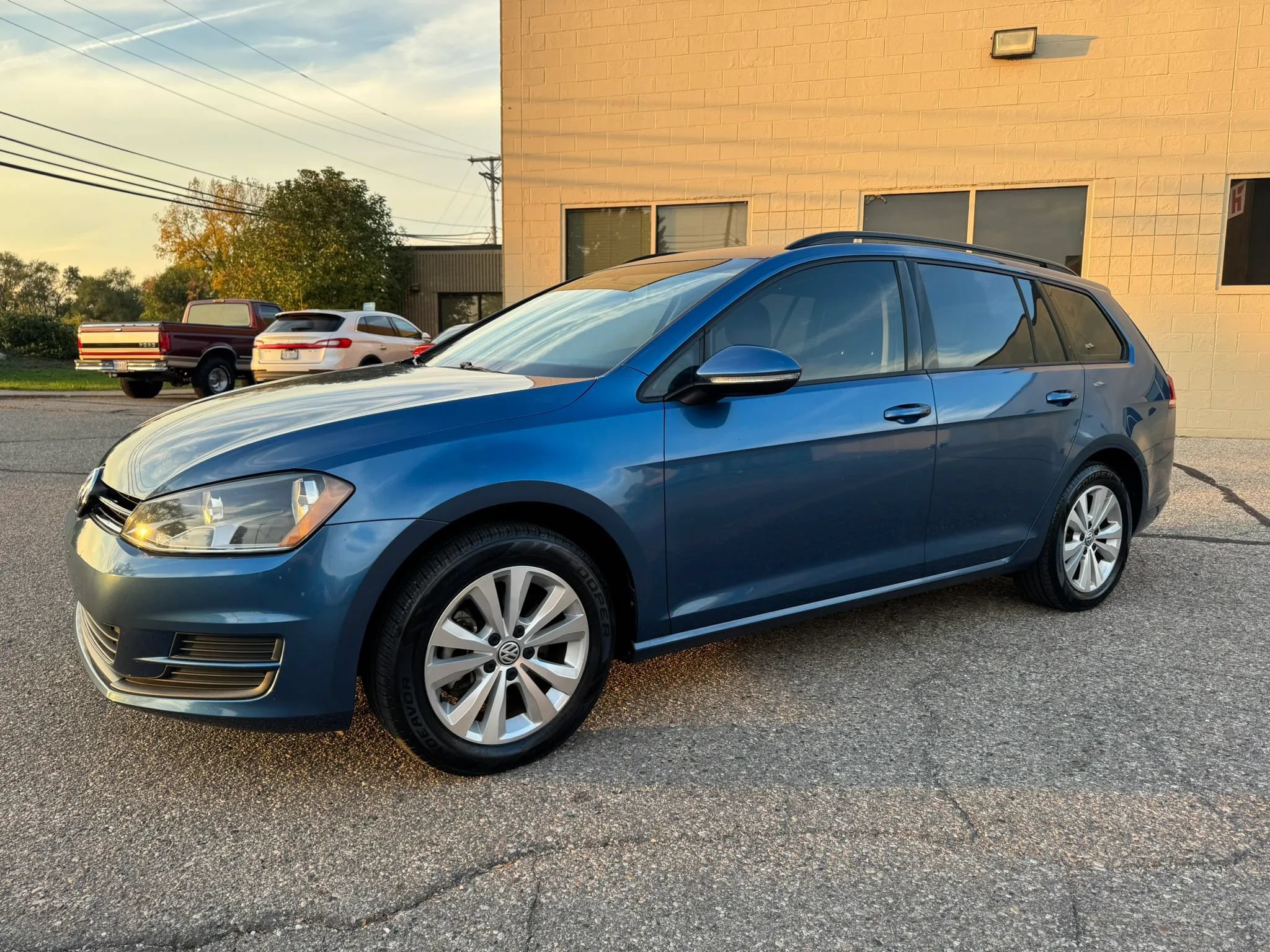 Used 2017 Volkswagen Golf S AWD/4WD image 4