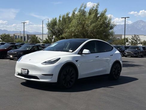 Used 2021 Tesla Model Y Long Range AWD/4WD image 3