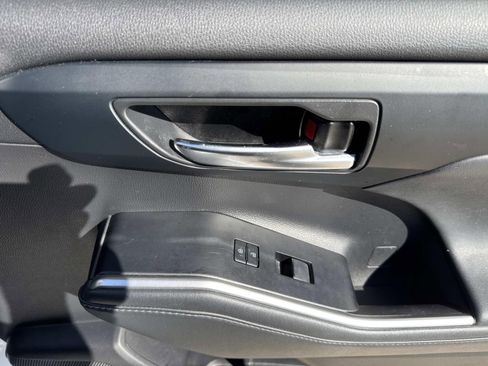 Used 2022 Toyota Highlander XLE image 14