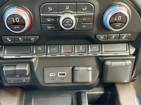 Used 2019 GMC Sierra 1500 SLT w/ SLT Premium Package image 17