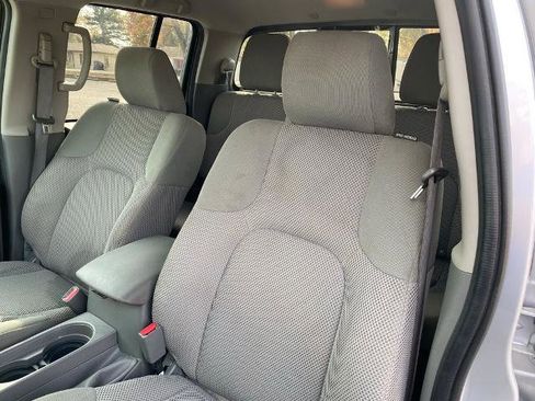 Used 2019 Nissan Frontier SV image 11