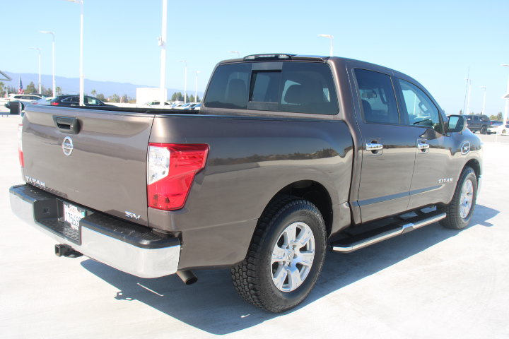 Used 2017 Nissan Titan SV RWD image 3