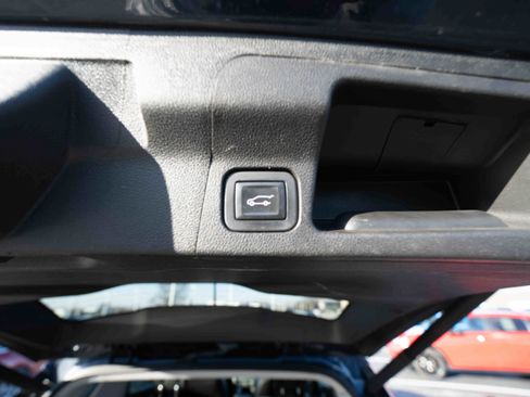 Used 2018 GMC Acadia SLT image 29