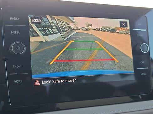 Used 2025 Volkswagen Taos SE image 21