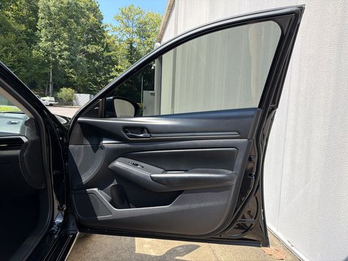 Used 2024 Nissan Altima 2.5 S FWD image 19