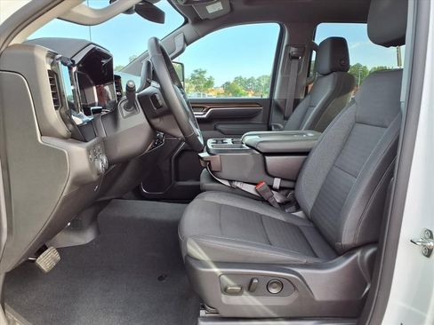 Used 2025 Chevrolet Silverado 2500 LT w/ Convenience Package AWD/4WD image 3