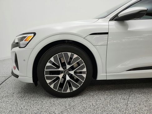 Used 2024 Audi Q8 e-tron Premium Plus w/ Premium Plus Package AWD/4WD image 22