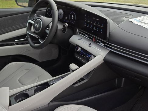 New 2026 Hyundai Elantra Limited FWD image 8