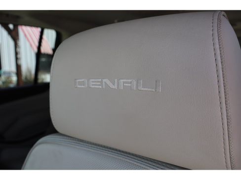 Used 2020 GMC Yukon XL Denali w/ Denali Premium Package AWD/4WD image 16