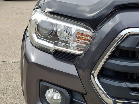 Used 2016 Toyota Tacoma SR5 w/ SR5 Appearance Package (SN) image 9