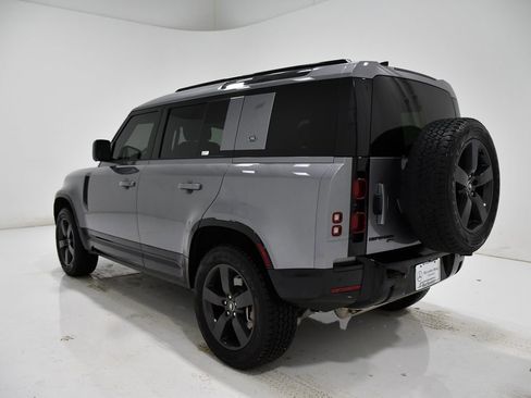 Used 2023 Land Rover Defender 110 X-Dynamic SE image 3