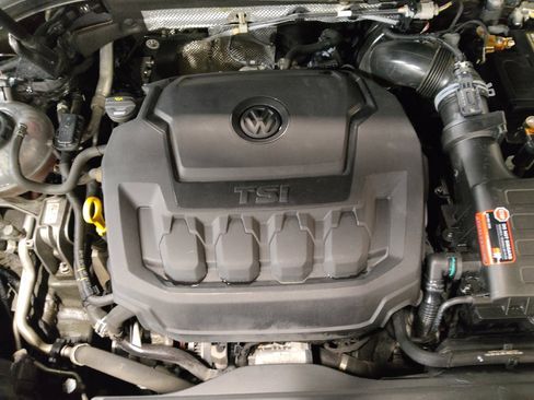 Used 2019 Volkswagen Tiguan SEL R-Line image 30