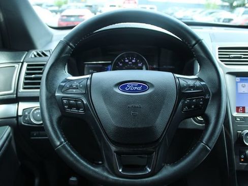 Used 2019 Ford Explorer XLT w/ Equipment Group 202A FWD image 23