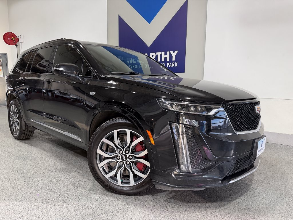 Used 2022 Cadillac XT6 Sport w/ Platinum Package AWD/4WD image 2